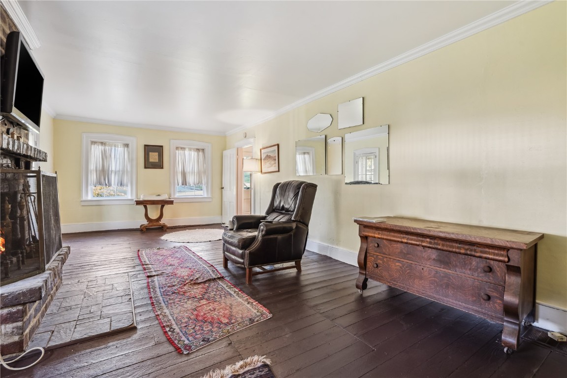214 2nd Street SE