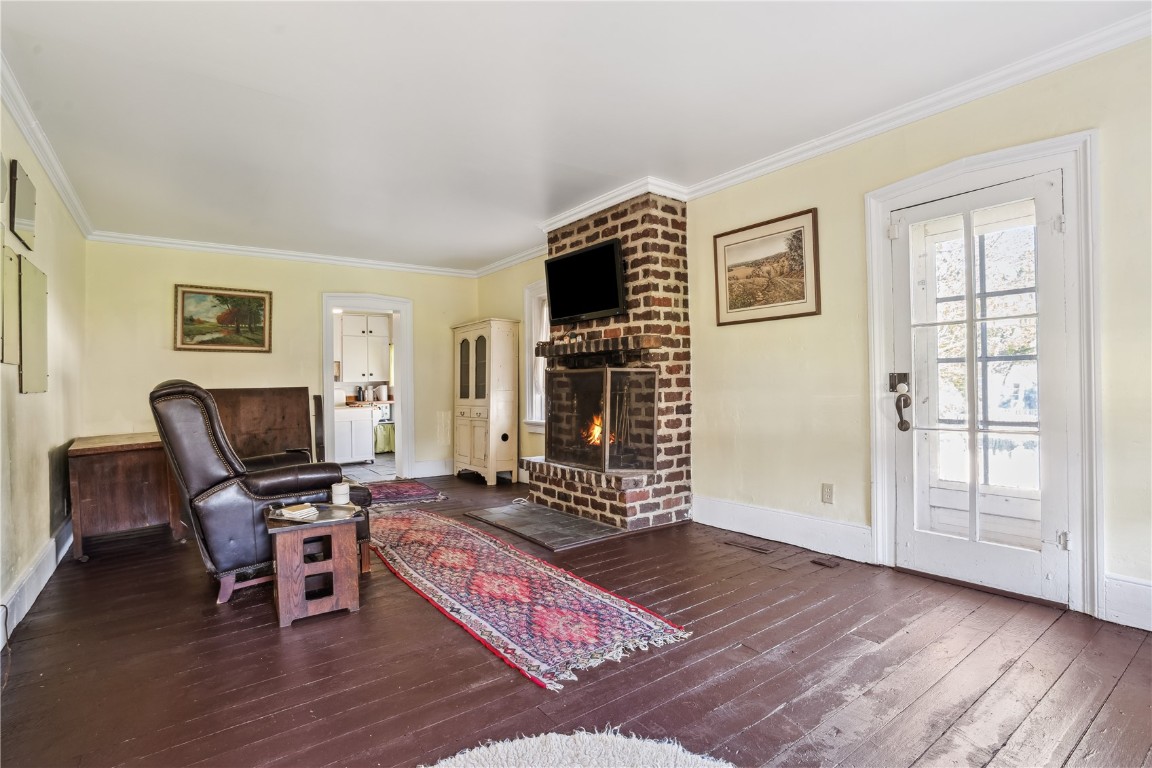 214 2nd Street SE