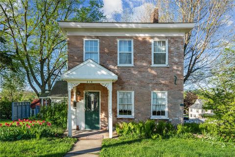 214 2nd Street SE Mt Vernon IA 52314