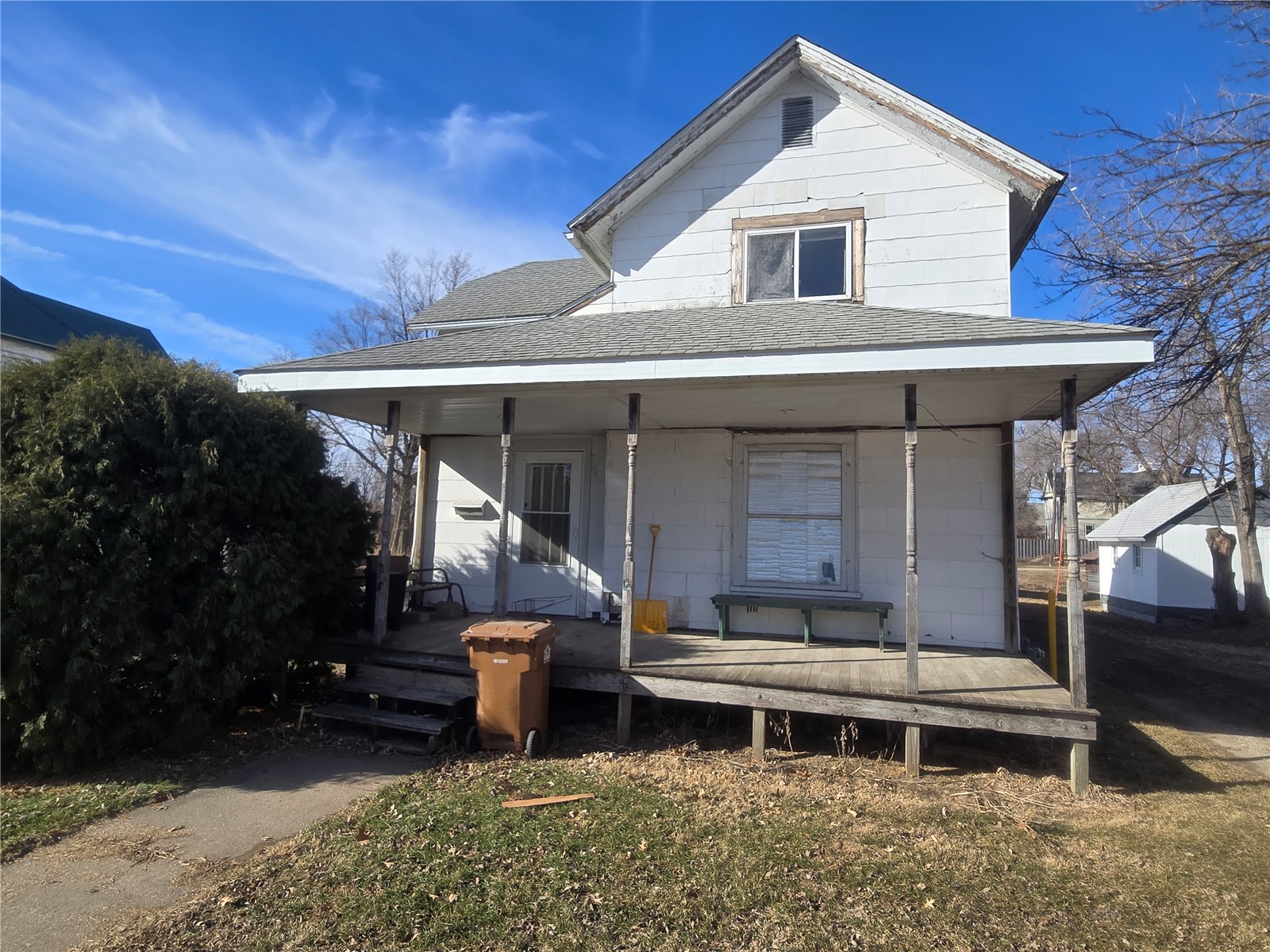 Photo 1 of 15 — 723 East Street, Grinnell, IA 50112