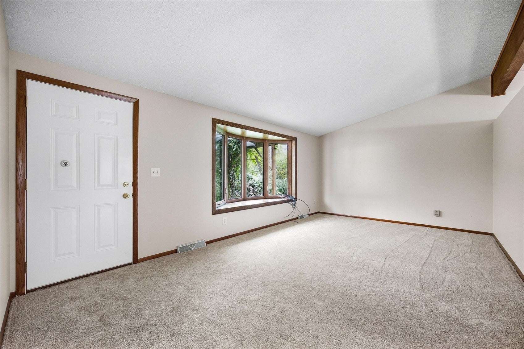 1105 Country Club Dr SE