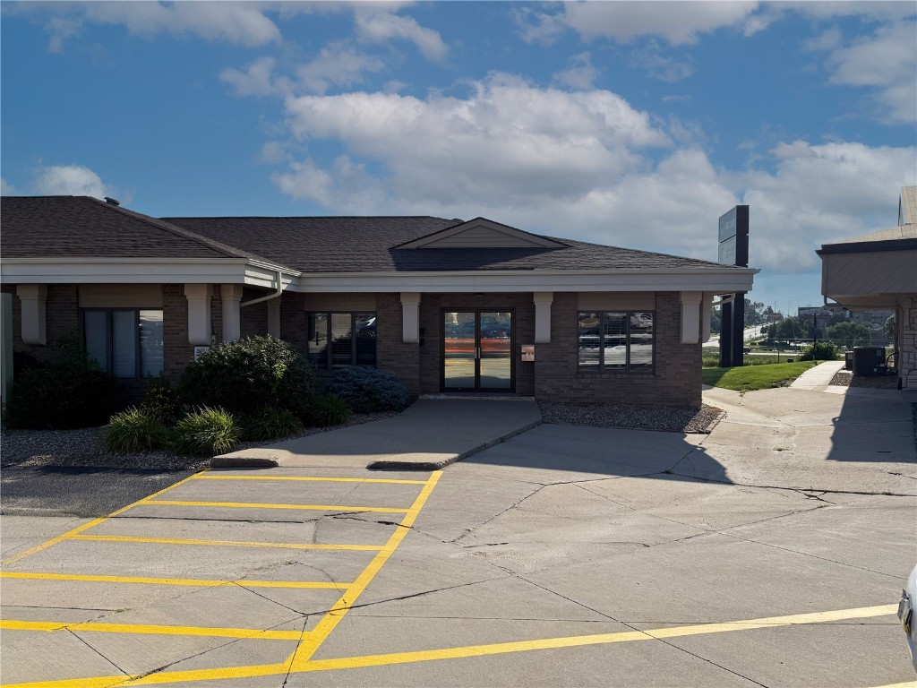 Photo 1 of 8 — 2337 Blairs Ferry Road NE, Cedar Rapids, IA 52402