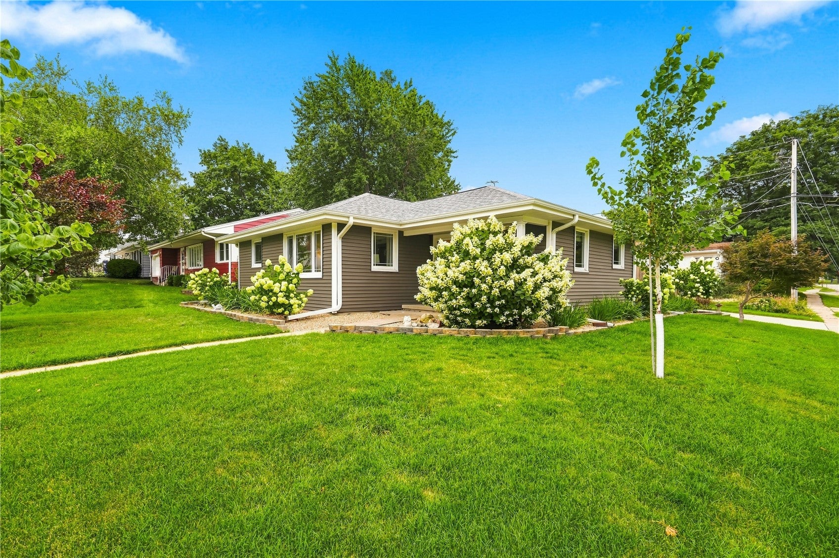 1469 Golfview Drive NE