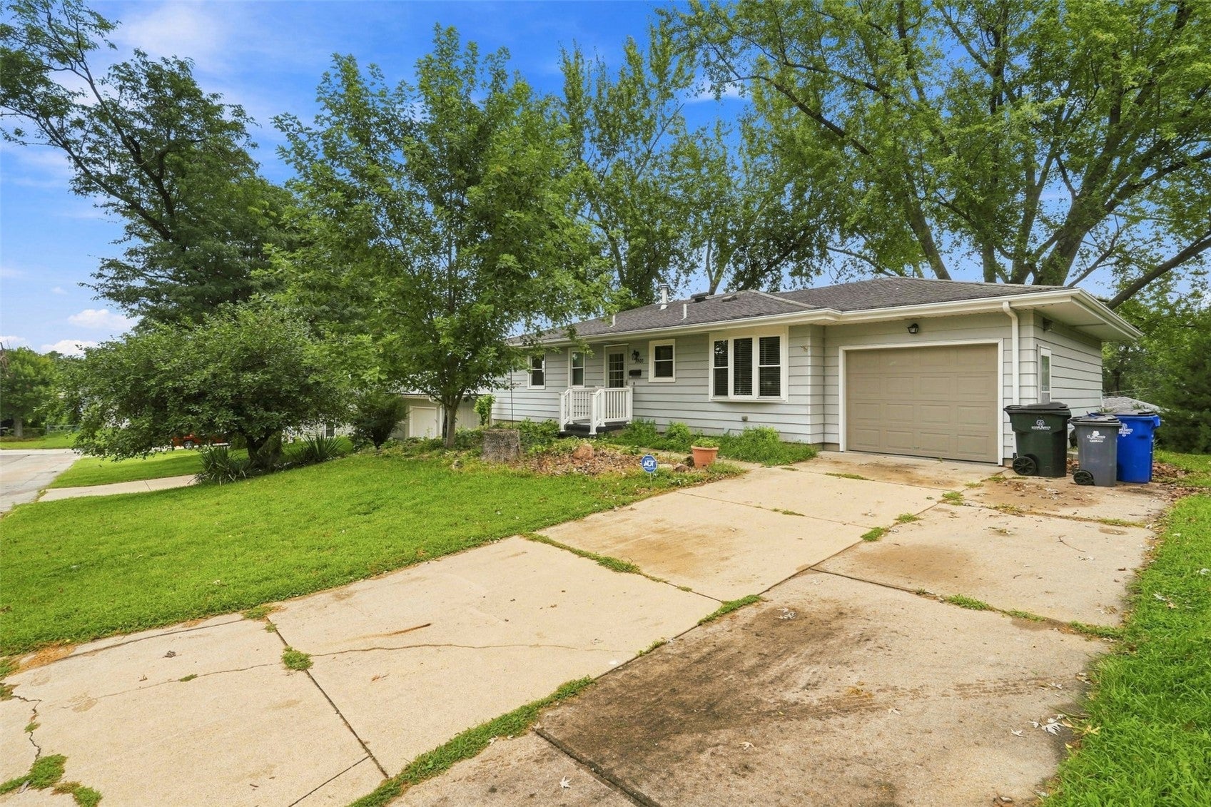 3808 Elmwood Drive NE
