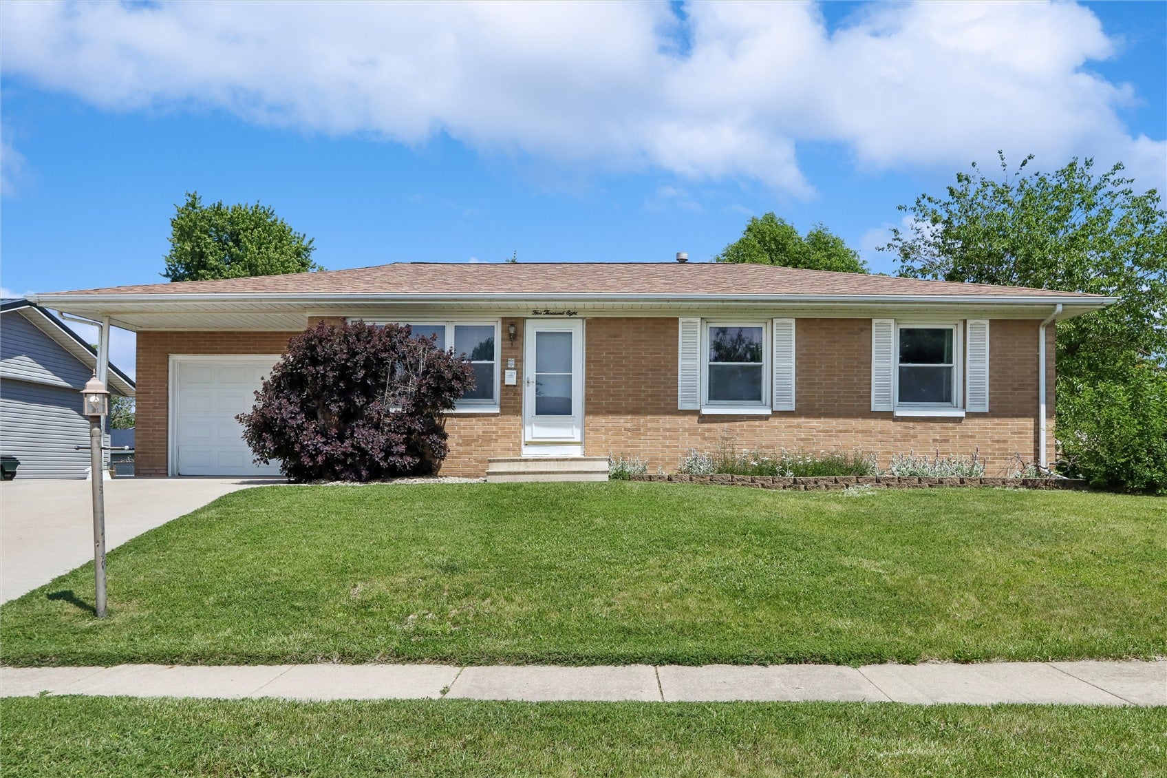 Photo 1 of 34 — 5008 Montclair Dr NW, Cedar Rapids, IA 52405