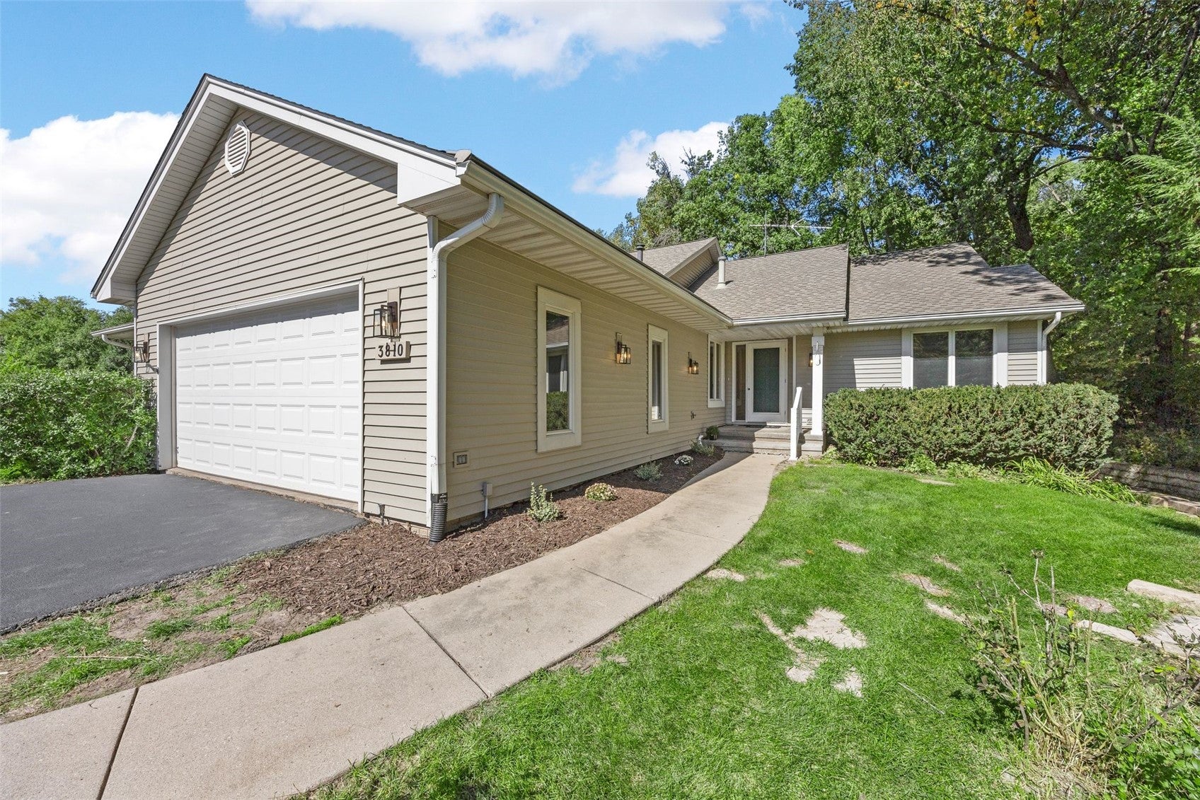 3810 Antelope Trail NE