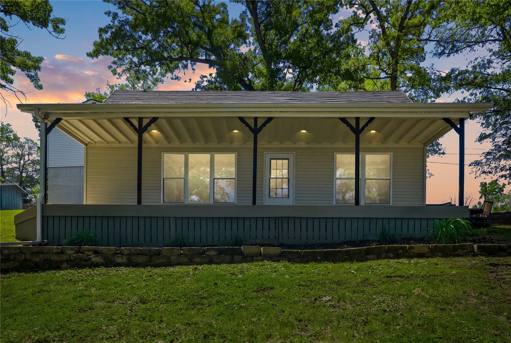 111 Cottage Ln