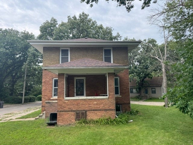 5 Willow Drive
