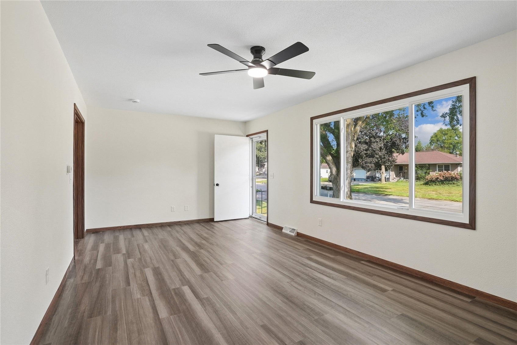 419 E 4th Street