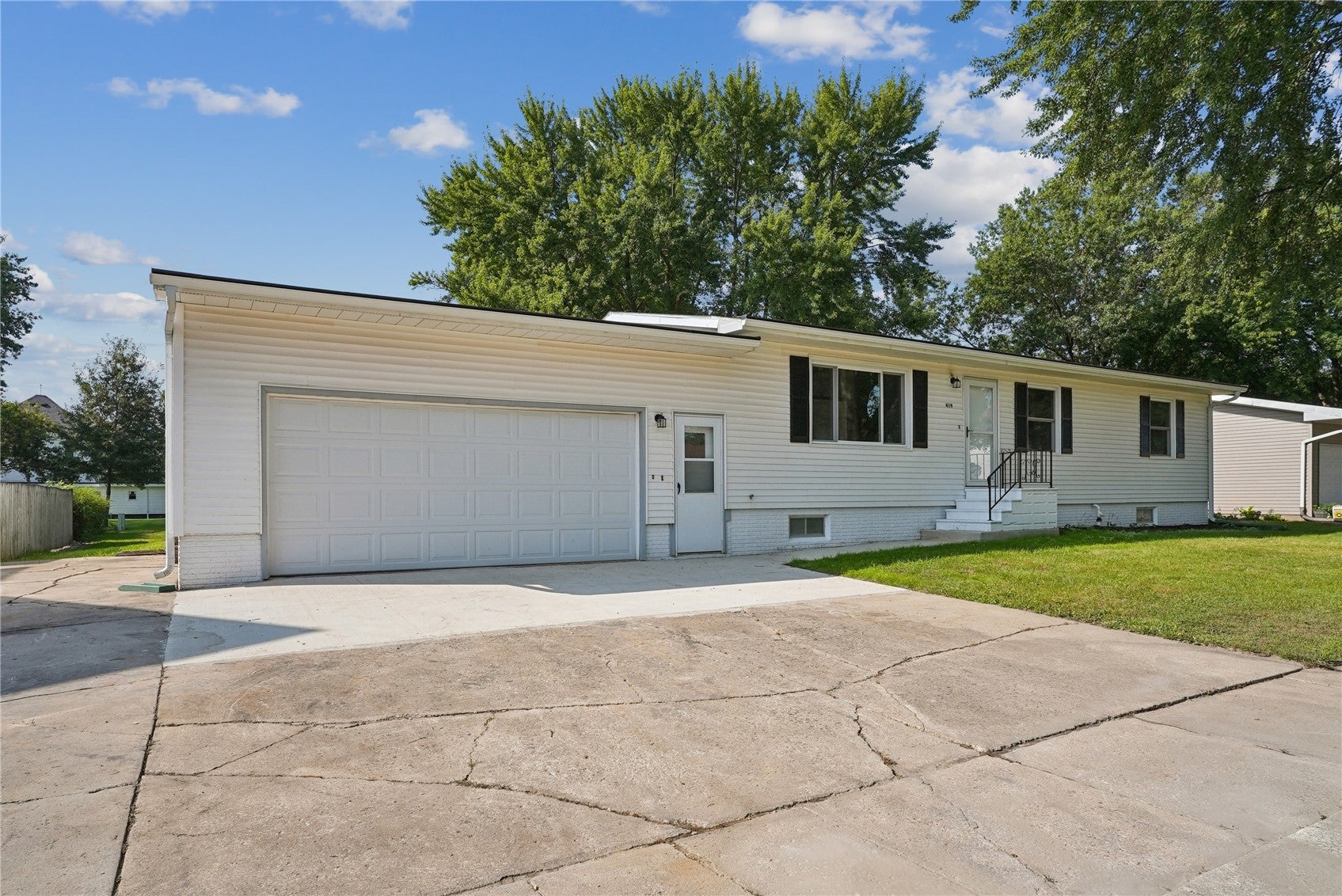 419 E 4th Street