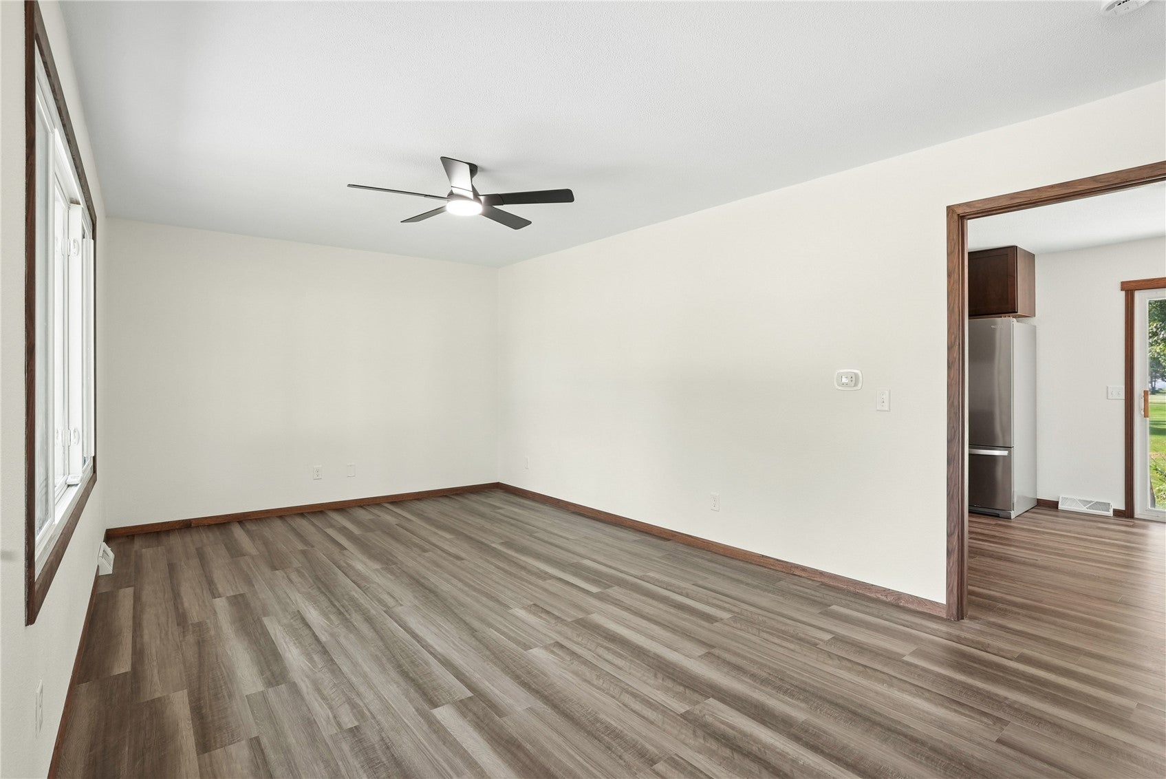 419 E 4th Street
