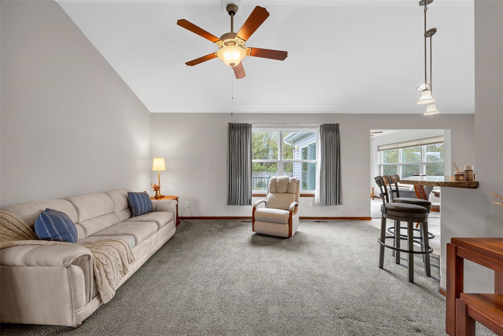8520 Grand Oaks Drive NE