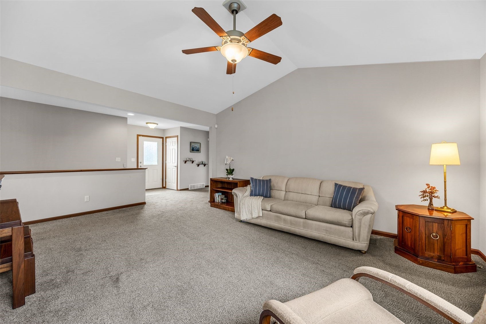 8520 Grand Oaks Drive NE
