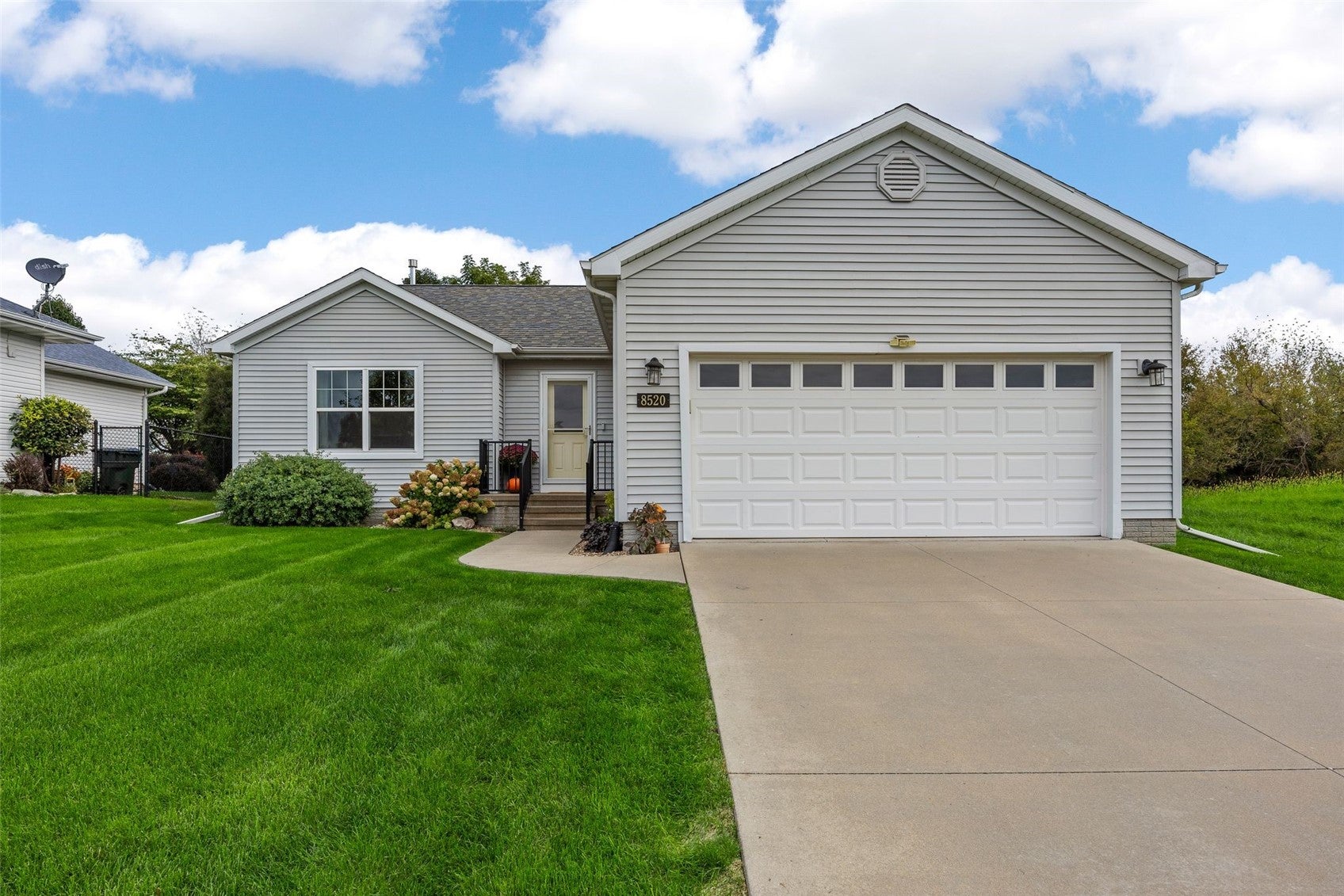 8520 Grand Oaks Drive NE