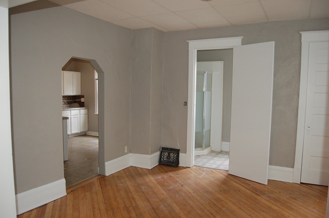 903 E Burlington Street