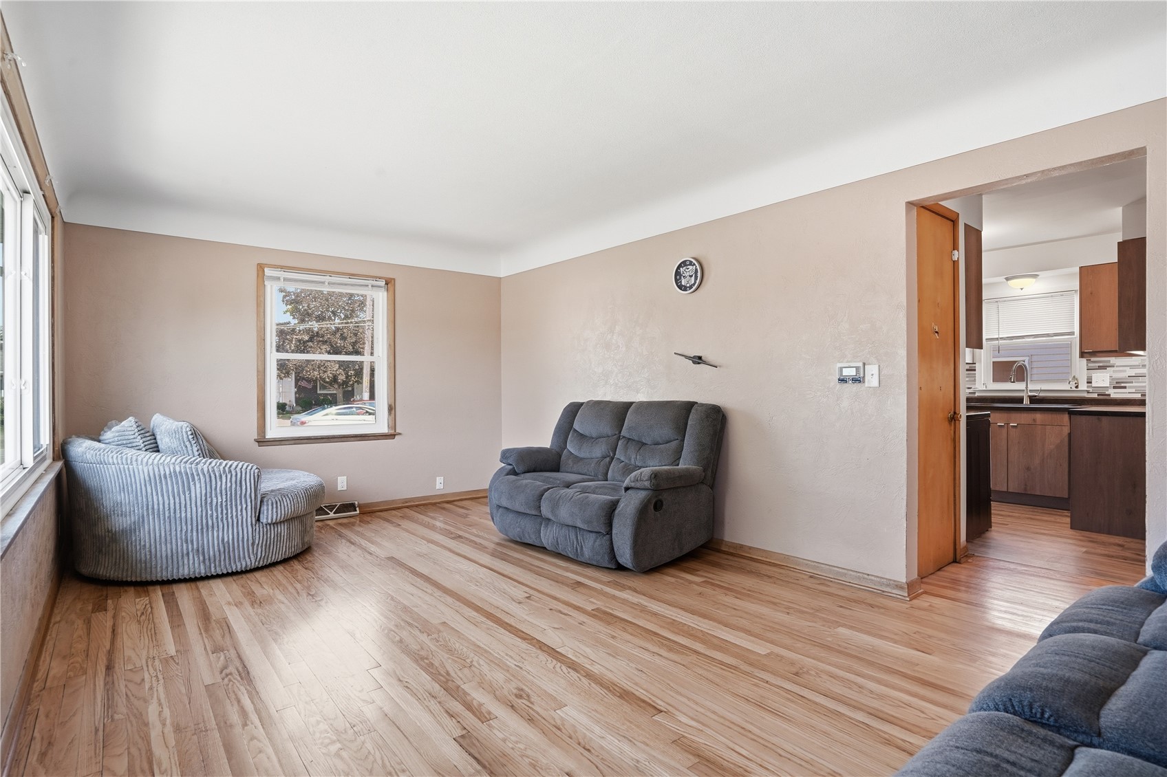 3401 Dennis Dr NW