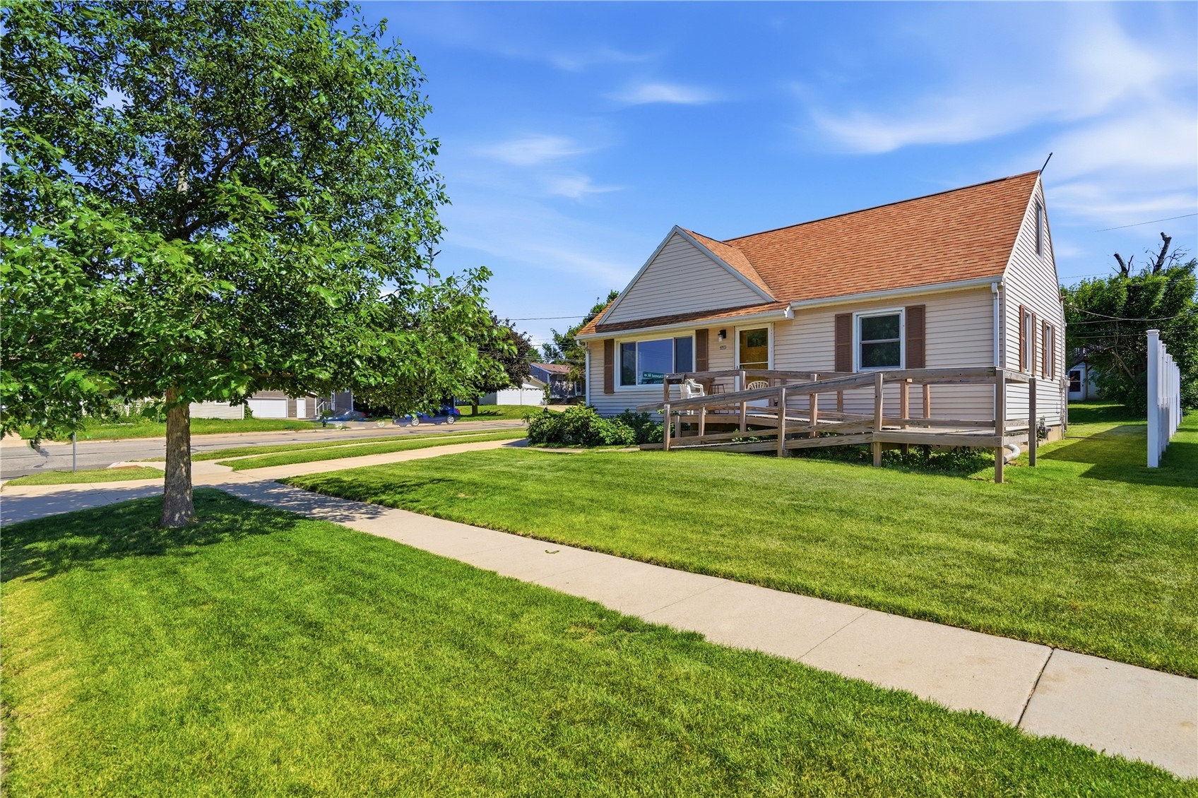 3401 Dennis Dr NW
