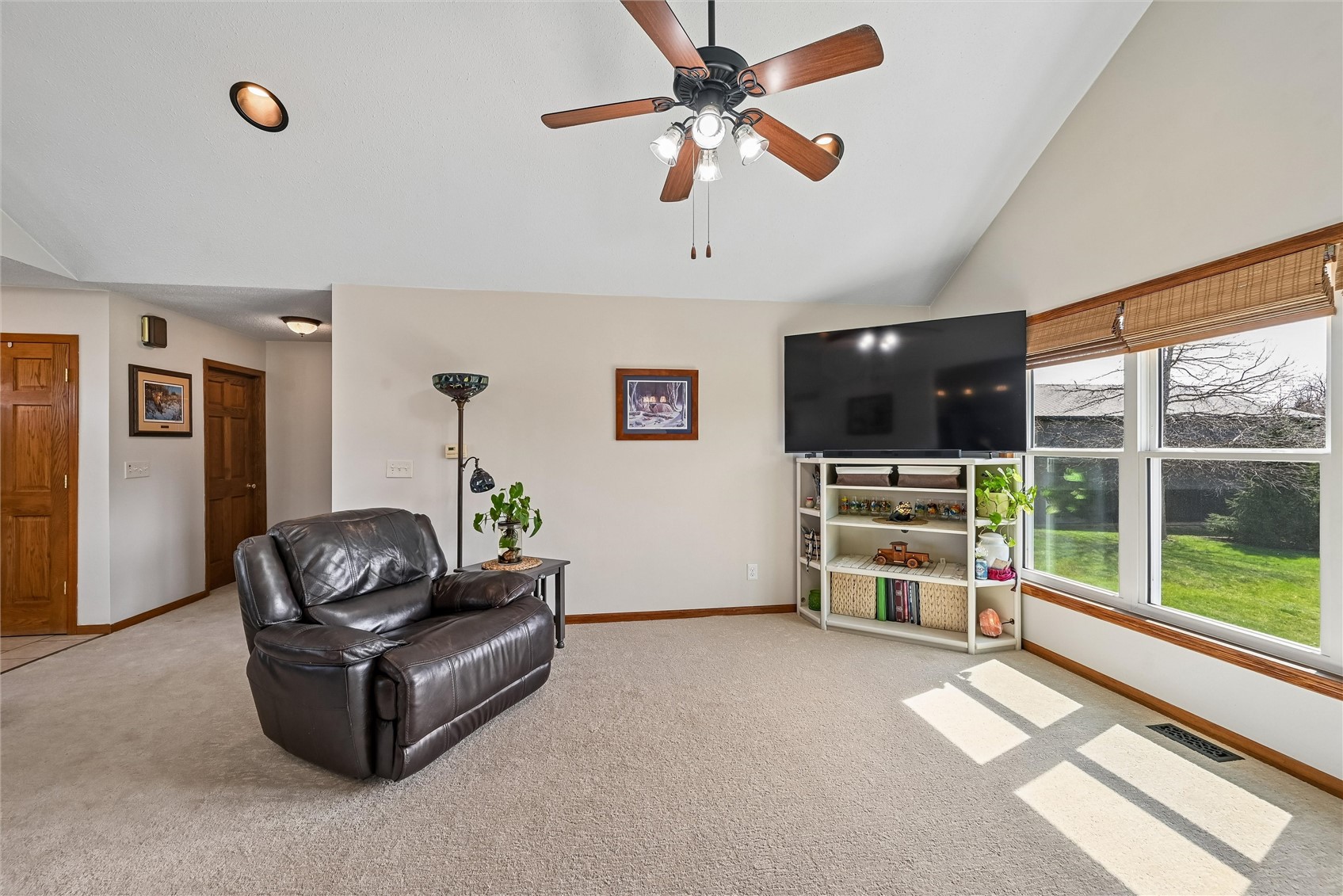 2550 Meadow View Drive