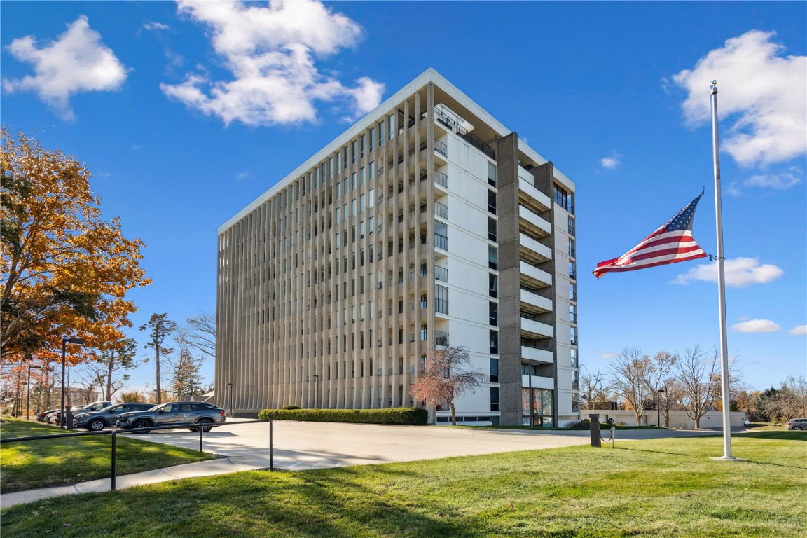 Photo 1 of 25 — 2222 1st Avenue NE 307, Cedar Rapids, IA 52402