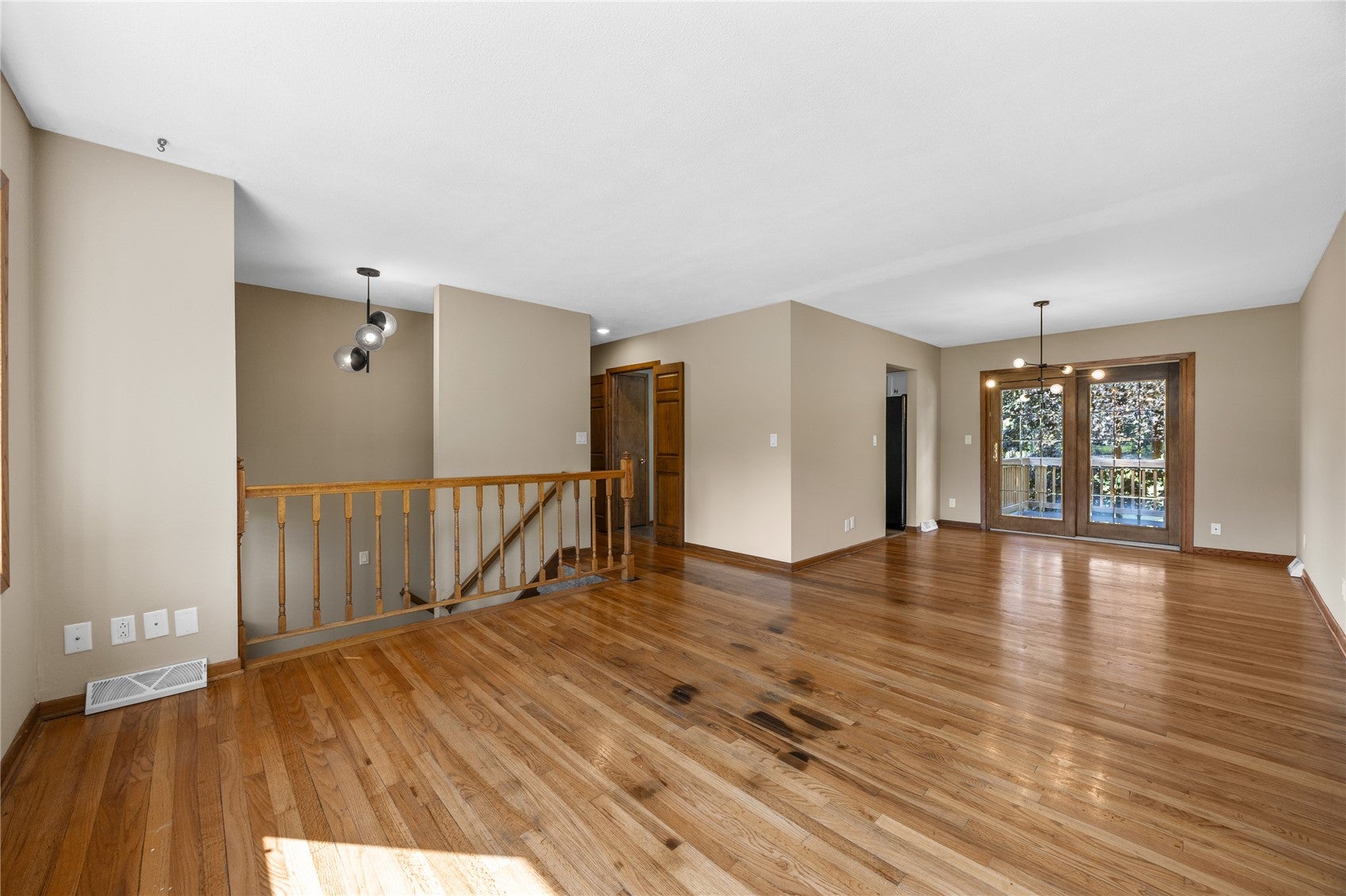 4390 Ridge Road