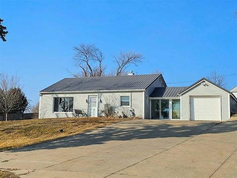 4524 E Avenue NW Cedar Rapids IA 52405
