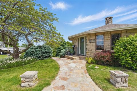 1004 W Welsh Street Williamsburg IA 52361