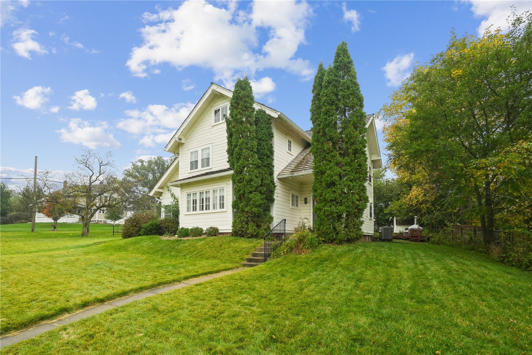 517 Knollwood Drive SE