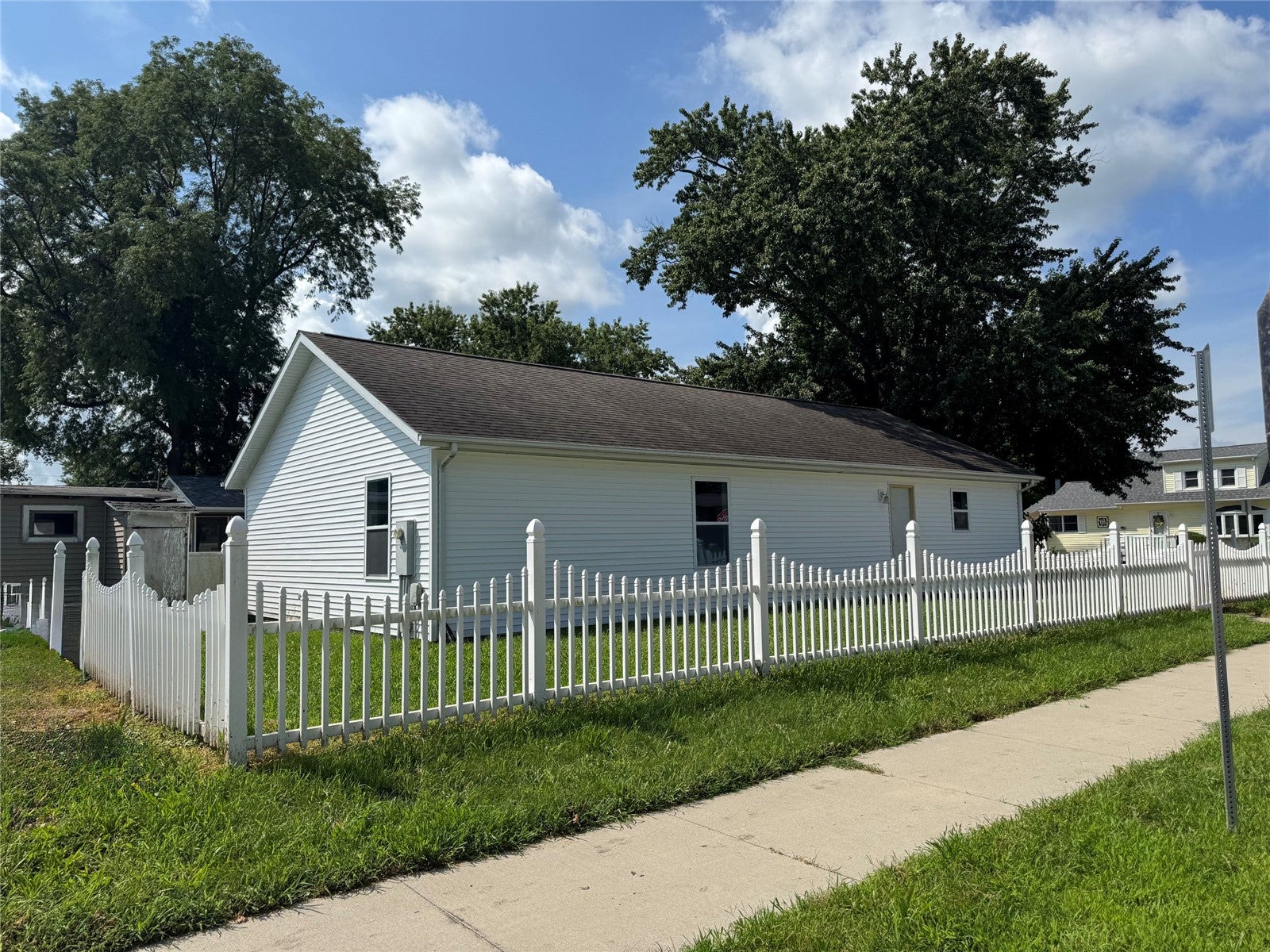 140 Summerhays Street