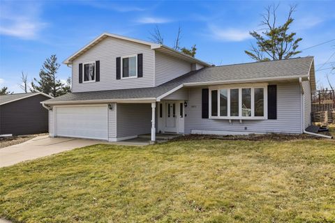3015 Circle Hill Court NE Cedar Rapids IA 52402