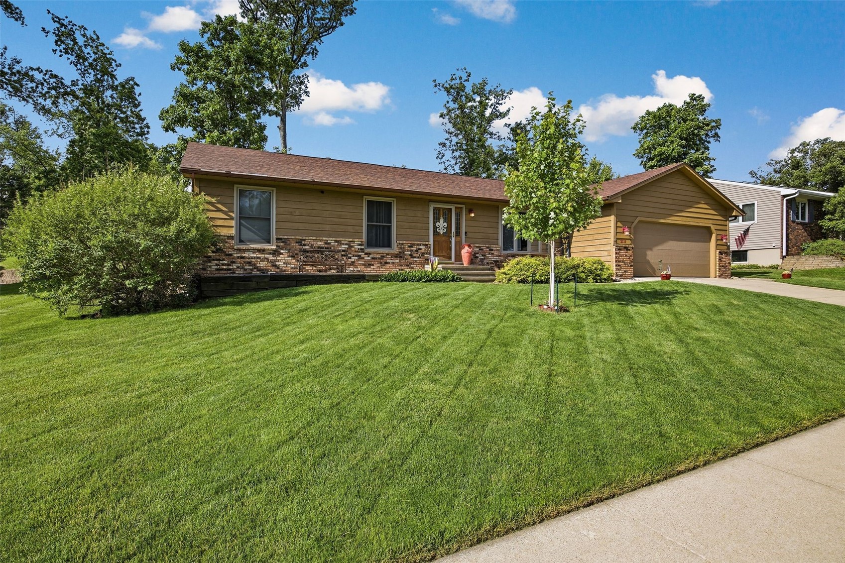2111 Sandalwood Dr NE