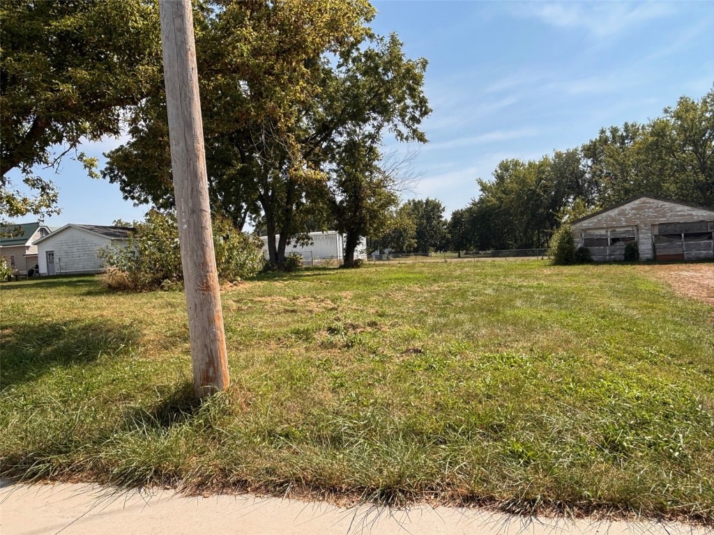 Photo 1 of 11 — 508 Vine St, Center Point, IA 52213