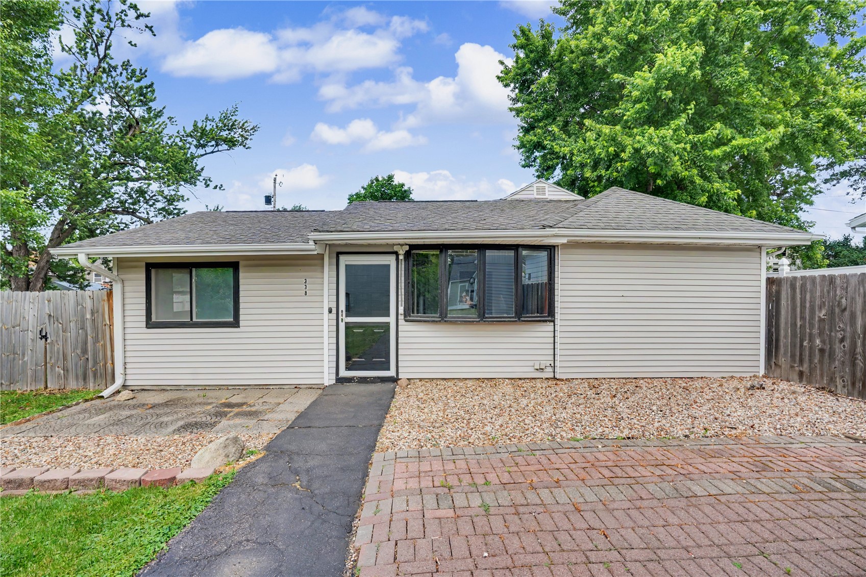 Photo 1 of 25 — 338 20th Street NW, Cedar Rapids, IA 52404