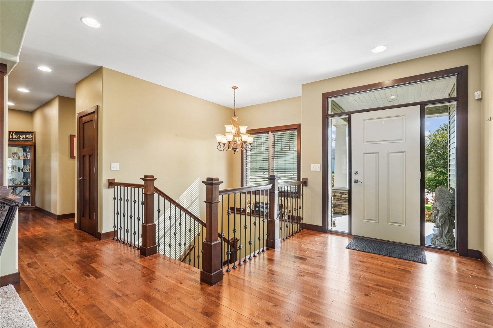 909 Aster Ct