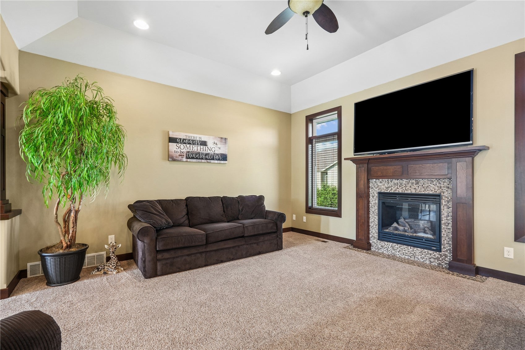 909 Aster Ct