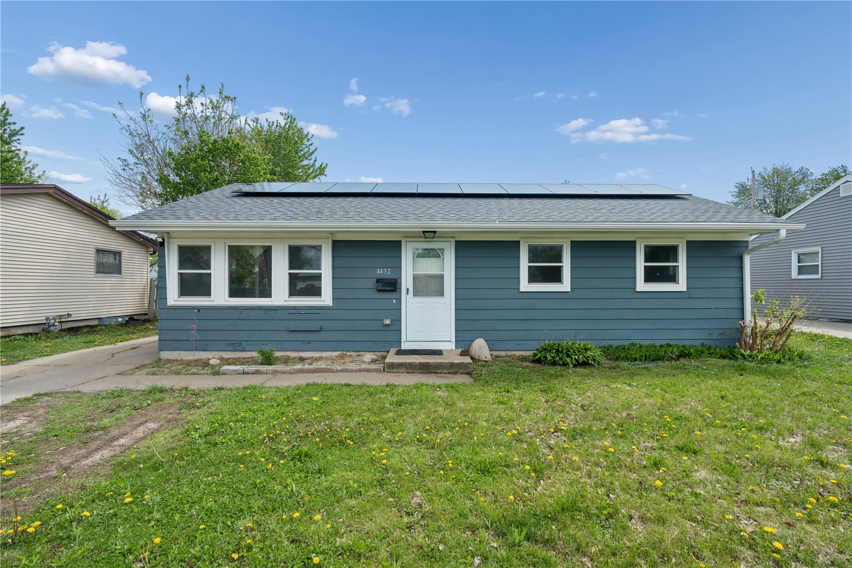 Photo 1 of 24 — 4432 Sherman St NE, Cedar Rapids, IA 52402