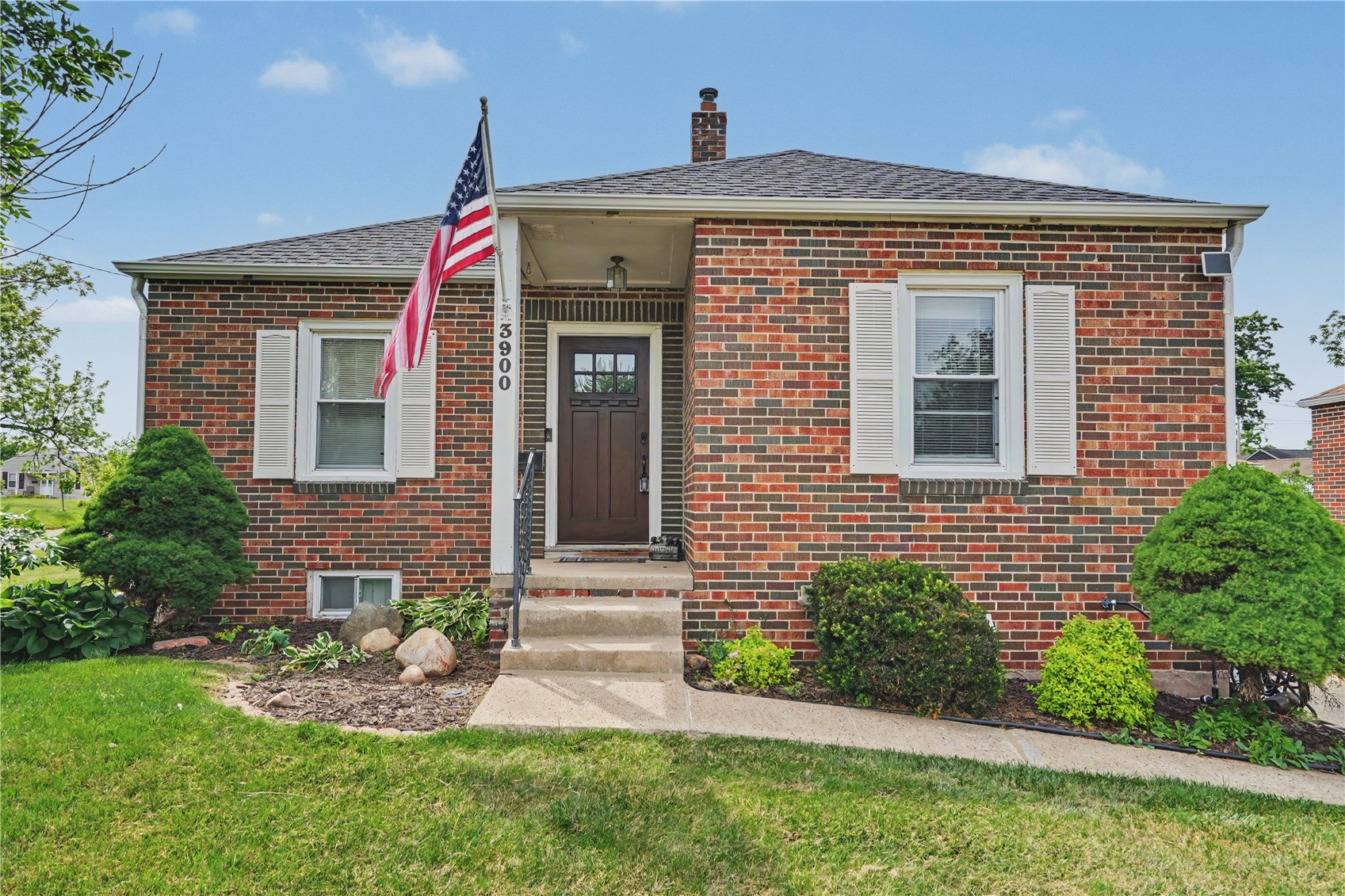 Photo 1 of 24 — 3900 Hart Court NE, Cedar Rapids, IA 52402