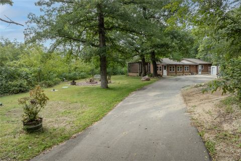 2576 58th st Lane Vinton IA 52349