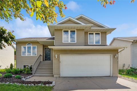 1719 Parkway Dr Coralville IA 52241