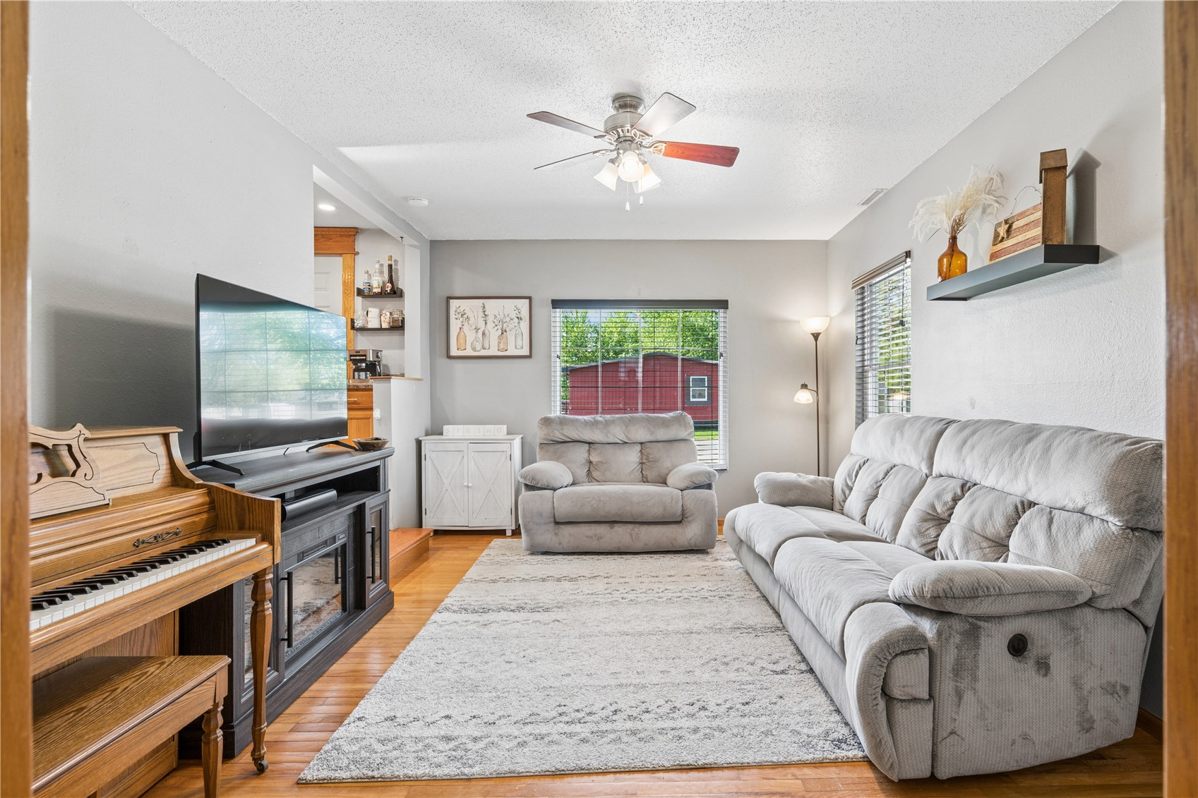 207 Center Avenue