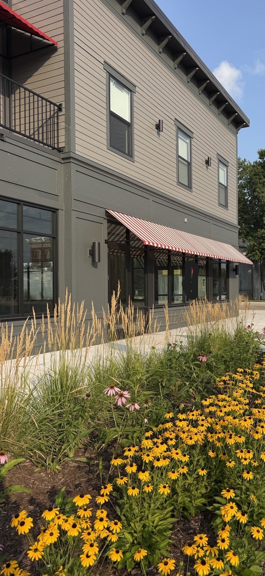 1500 Main St 202
