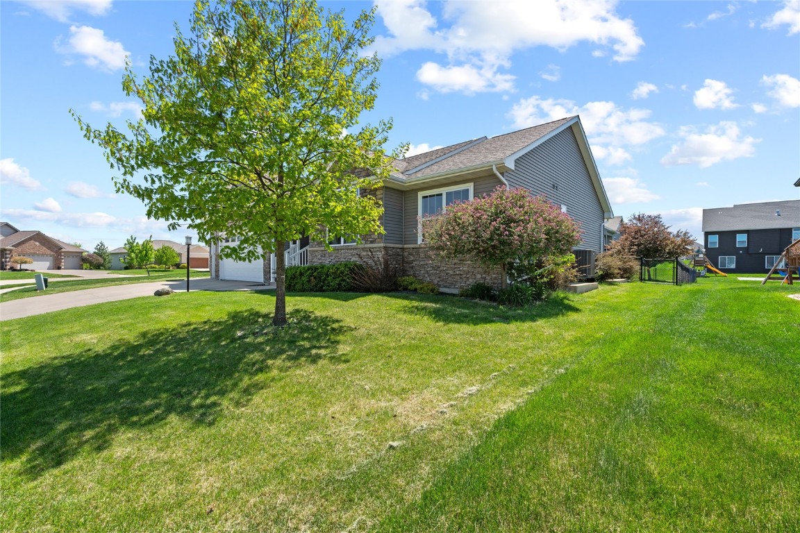 395 Carlyle Dr