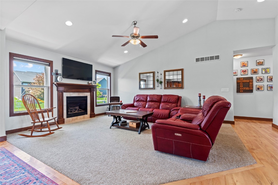 395 Carlyle Dr