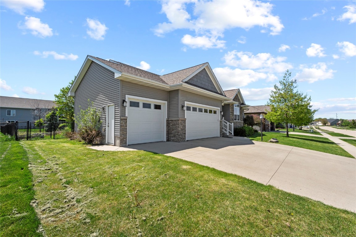 395 Carlyle Dr
