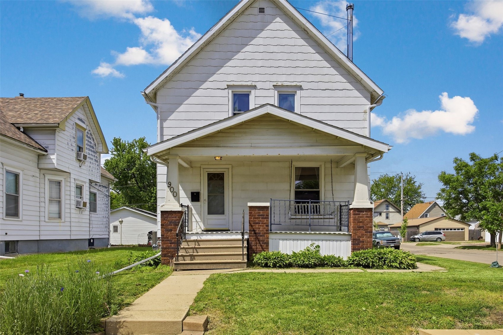 900 E Avenue NW