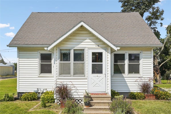 112 W VINTON ST, COGGON, IA 52218 - Image 2a7e2eeb132b8fc5829bf62e105eeeba/3906310729