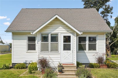 112 W Vinton St Coggon IA 52218