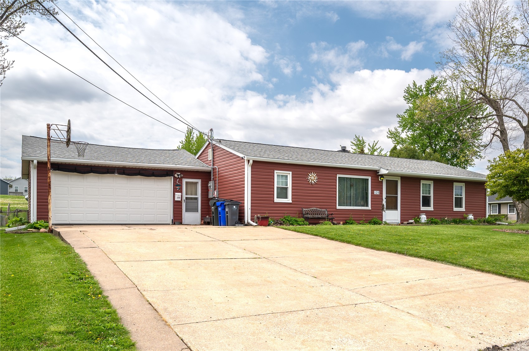 Photo 1 of 15 — 125 Florida Avenue SW, Cedar Rapids, IA 52404