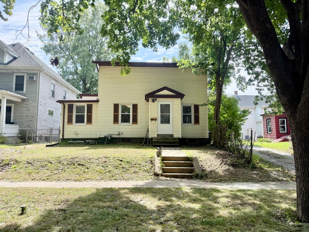711 E Bloomington Street