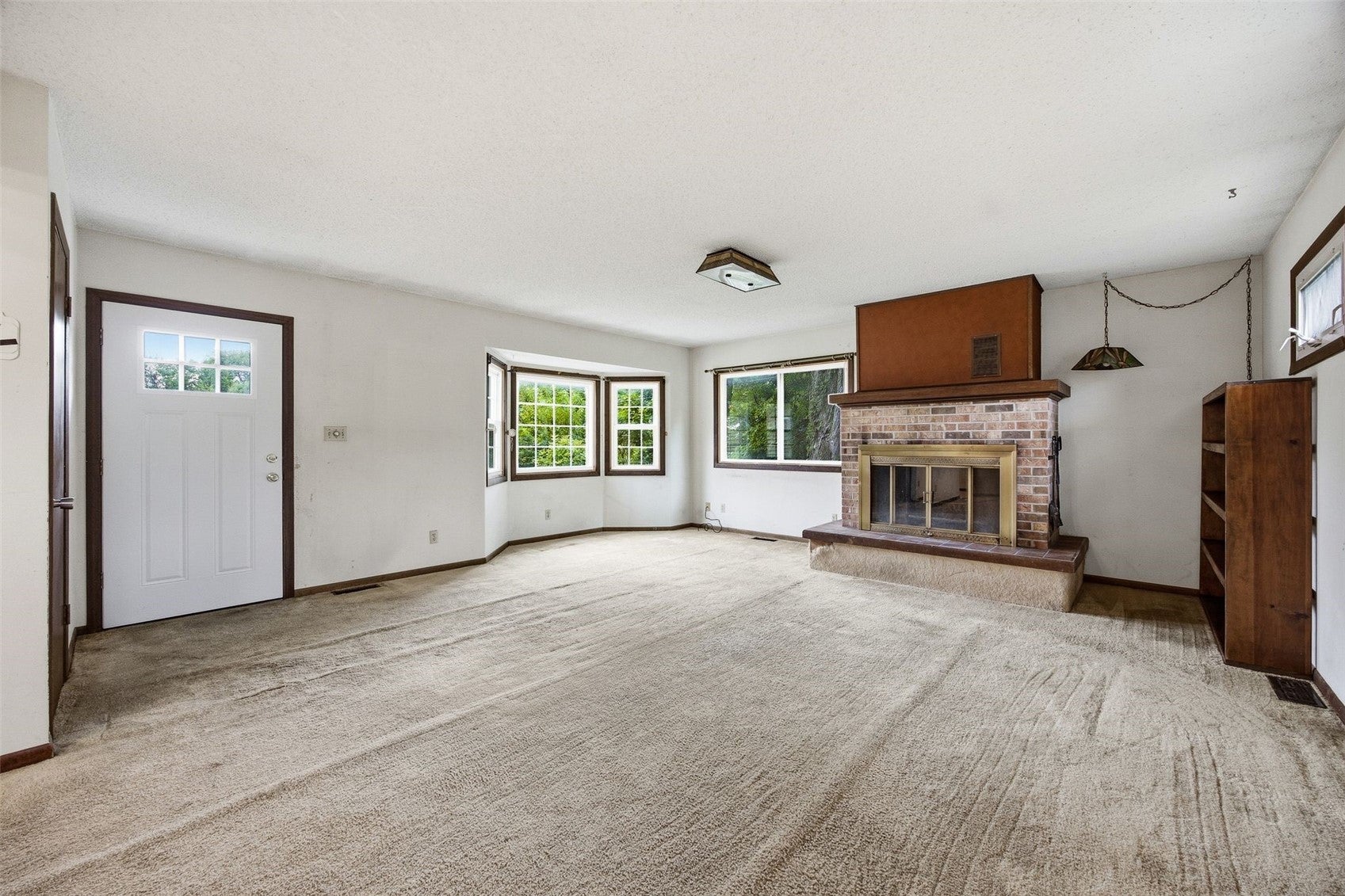 1211 Crestview Drive SE