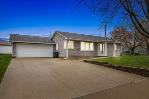 104 E 11th Street Tipton IA 52772